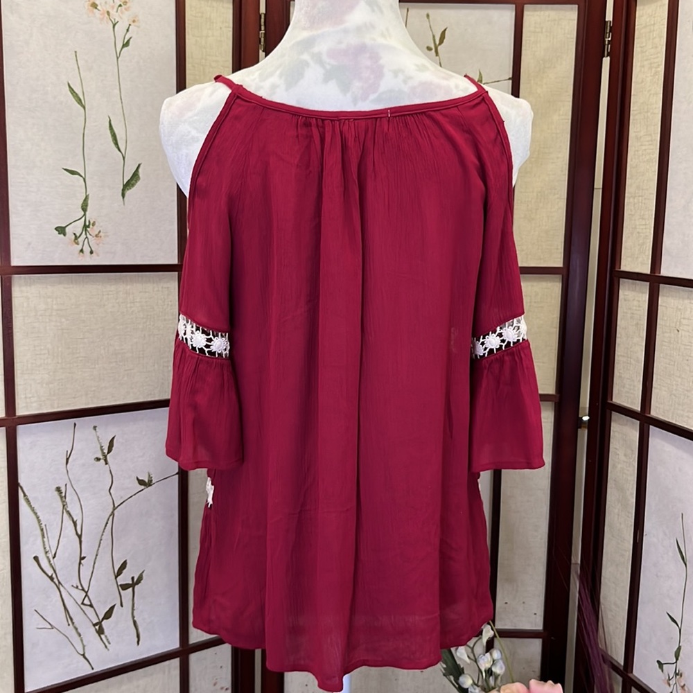 Sexy Urban Girl burgundy/cream embroidered blouse 🌹 (NWOT) - Picture 4 of 6